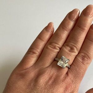 Stunning Sterling Silver CZ Ring [Size 8]